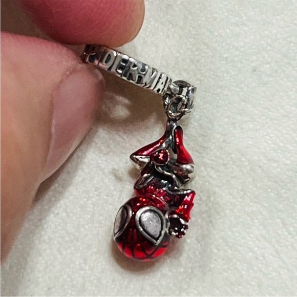 Pandora Spider-Man charm - Picture 6 of 12